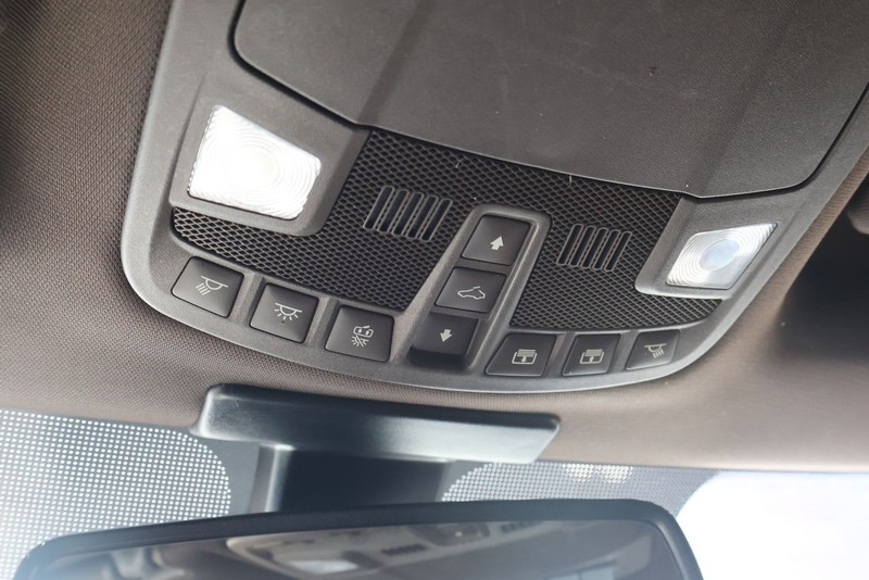 Ford Super Duty F-350 SRW Vehicle Full-screen Gallery Image 34