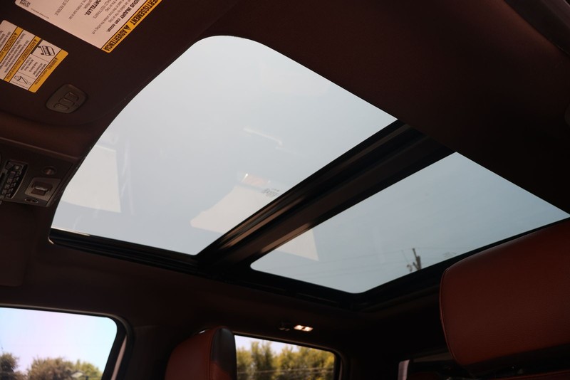 Ford Super Duty F-350 SRW Vehicle Full-screen Gallery Image 35