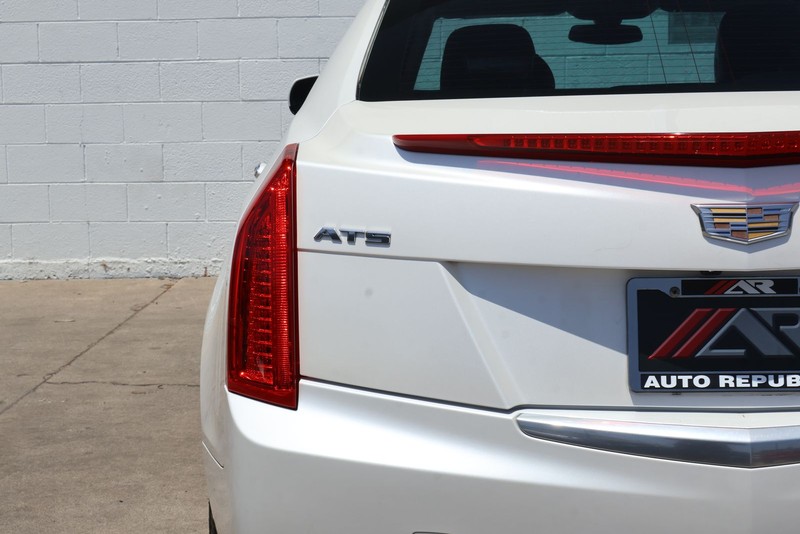 Cadillac ATS Sedan Vehicle Full-screen Gallery Image 07