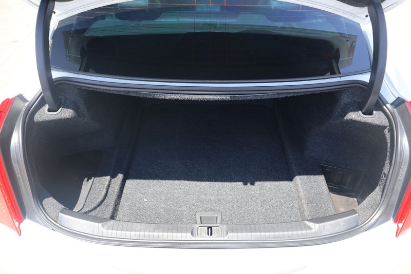 Cadillac ATS Sedan Vehicle Full-screen Gallery Image 08