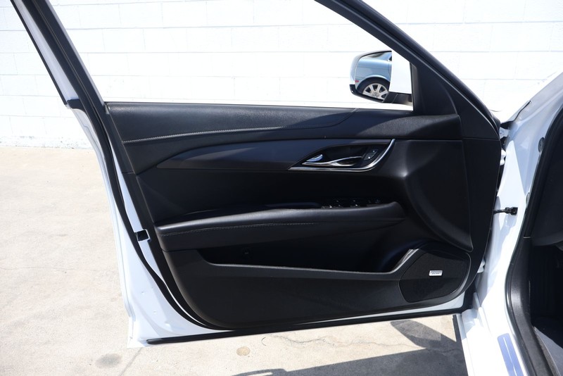 Cadillac ATS Sedan Vehicle Full-screen Gallery Image 14