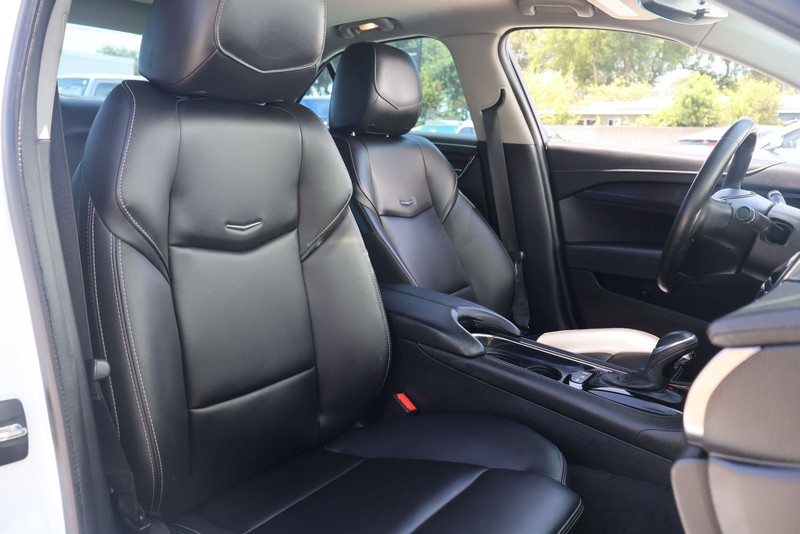 Cadillac ATS Sedan Vehicle Full-screen Gallery Image 19