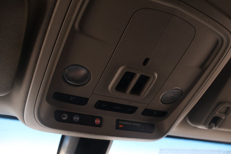 Cadillac ATS Sedan Vehicle Full-screen Gallery Image 30