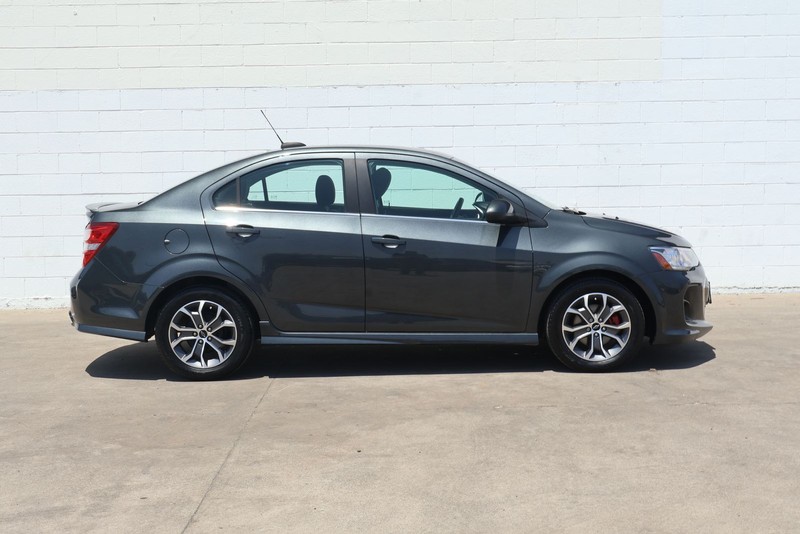 Chevrolet Sonic Vehicle Full-screen Gallery Image 04