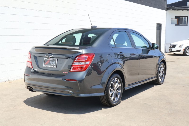 Chevrolet Sonic Vehicle Full-screen Gallery Image 05
