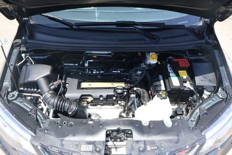 Chevrolet Sonic Vehicle Full-screen Gallery Image 12