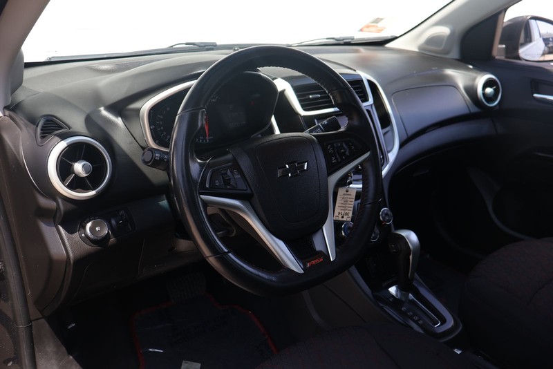 Chevrolet Sonic Vehicle Full-screen Gallery Image 15