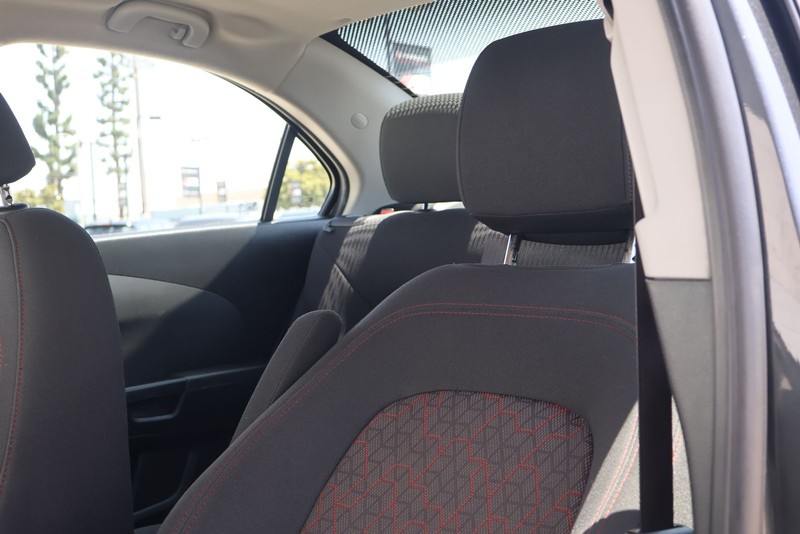 Chevrolet Sonic Vehicle Full-screen Gallery Image 17
