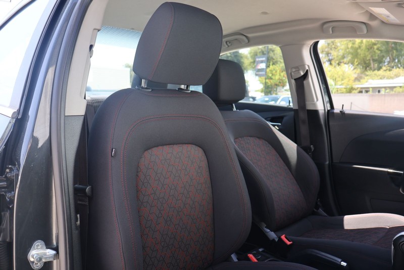 Chevrolet Sonic Vehicle Full-screen Gallery Image 19