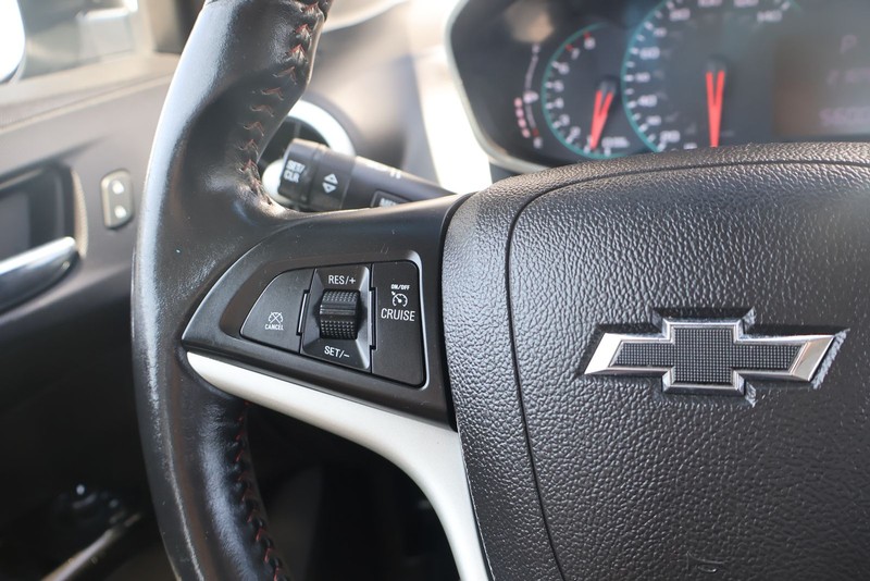 Chevrolet Sonic Vehicle Full-screen Gallery Image 24