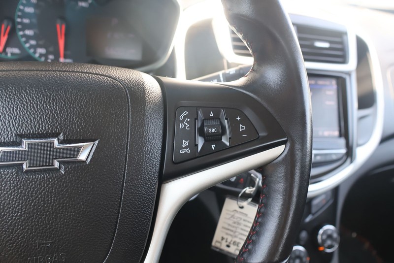 Chevrolet Sonic Vehicle Full-screen Gallery Image 25