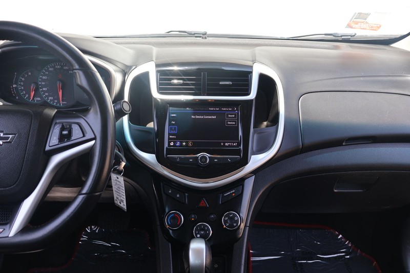 Chevrolet Sonic Vehicle Full-screen Gallery Image 26