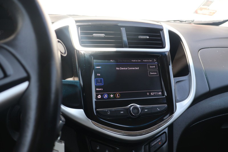 Chevrolet Sonic Vehicle Full-screen Gallery Image 27
