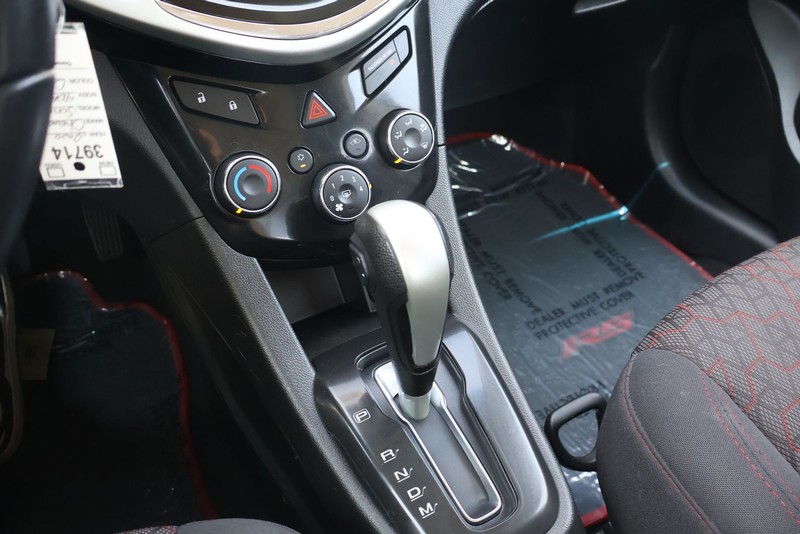 Chevrolet Sonic Vehicle Full-screen Gallery Image 29