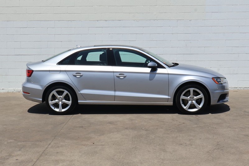 Audi A3 Vehicle Full-screen Gallery Image 04
