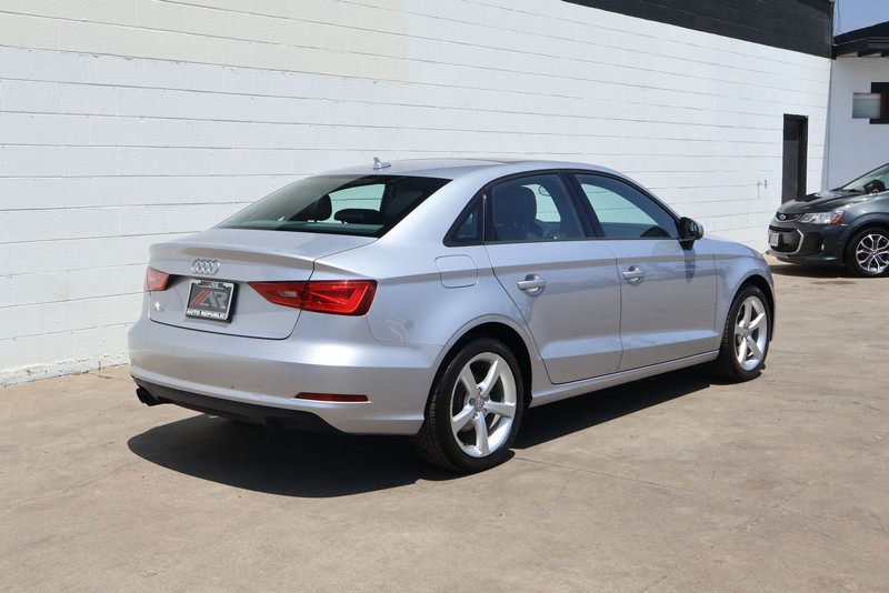 Audi A3 Vehicle Full-screen Gallery Image 05