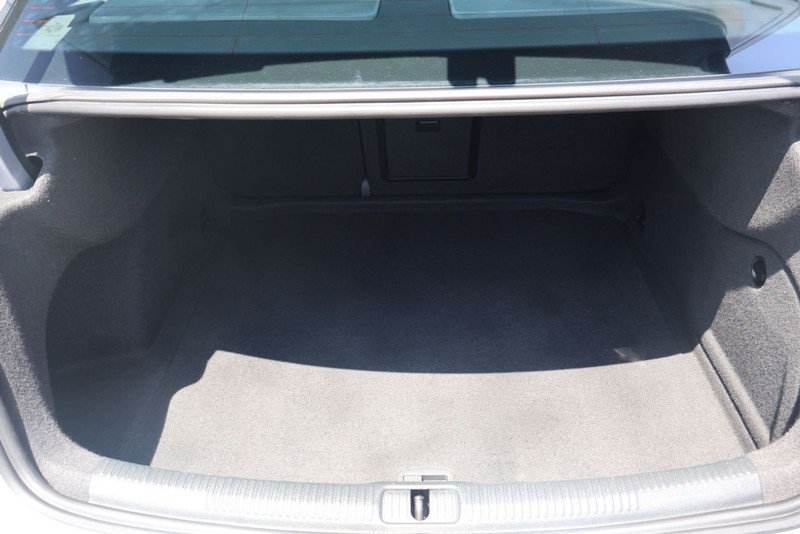 Audi A3 Vehicle Full-screen Gallery Image 08