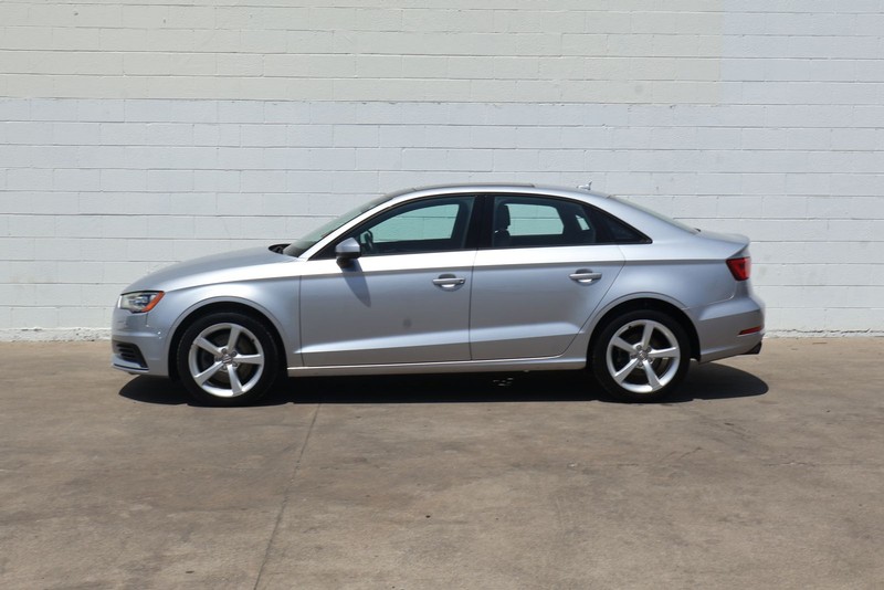 Audi A3 Vehicle Full-screen Gallery Image 10