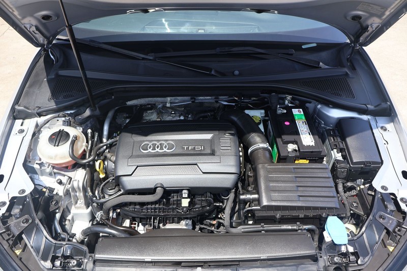 Audi A3 Vehicle Full-screen Gallery Image 12