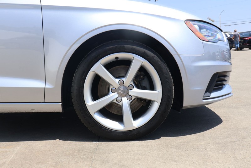 Audi A3 Vehicle Full-screen Gallery Image 13