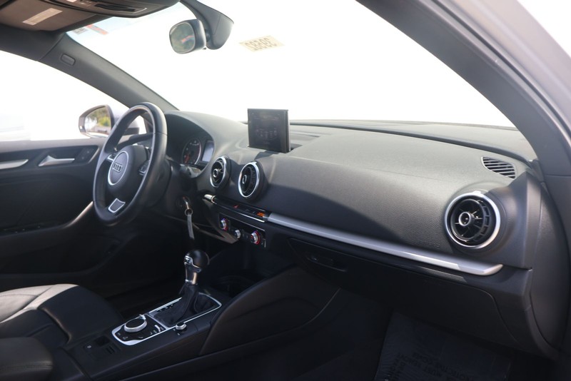 Audi A3 Vehicle Full-screen Gallery Image 18