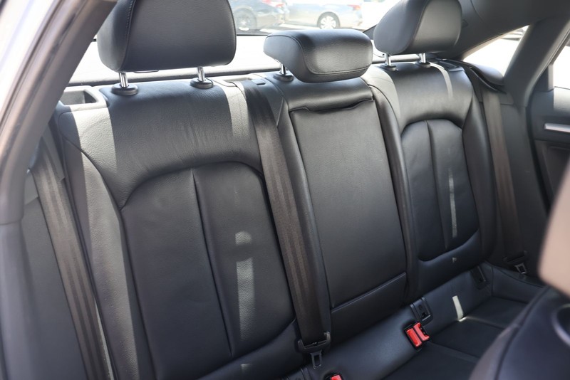 Audi A3 Vehicle Full-screen Gallery Image 20