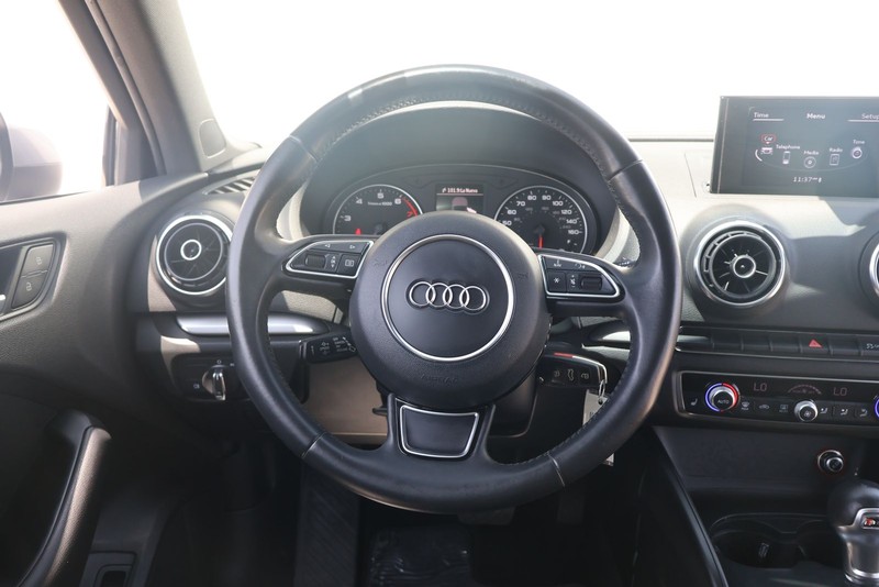 Audi A3 Vehicle Full-screen Gallery Image 23