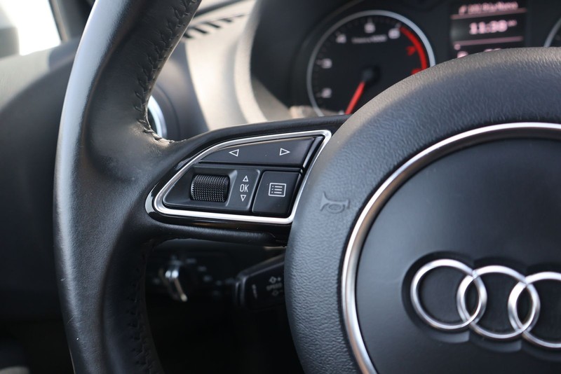 Audi A3 Vehicle Full-screen Gallery Image 24