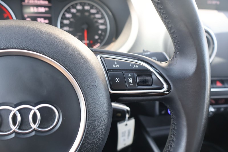 Audi A3 Vehicle Full-screen Gallery Image 25