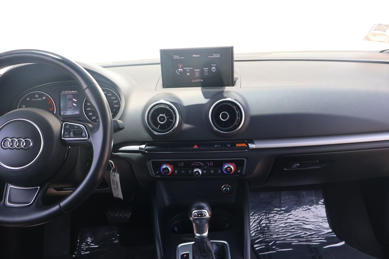 Audi A3 Vehicle Full-screen Gallery Image 26
