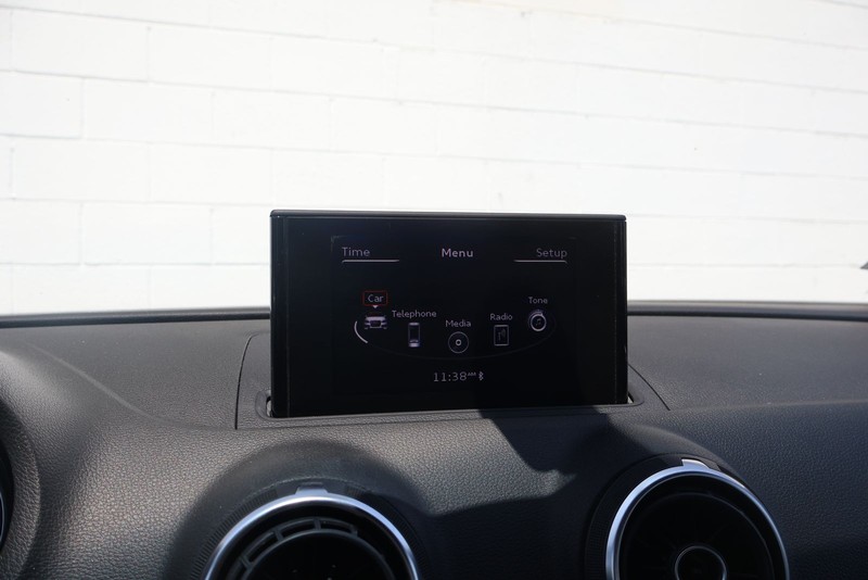 Audi A3 Vehicle Full-screen Gallery Image 27
