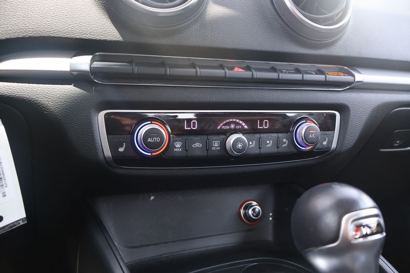 Audi A3 Vehicle Full-screen Gallery Image 28
