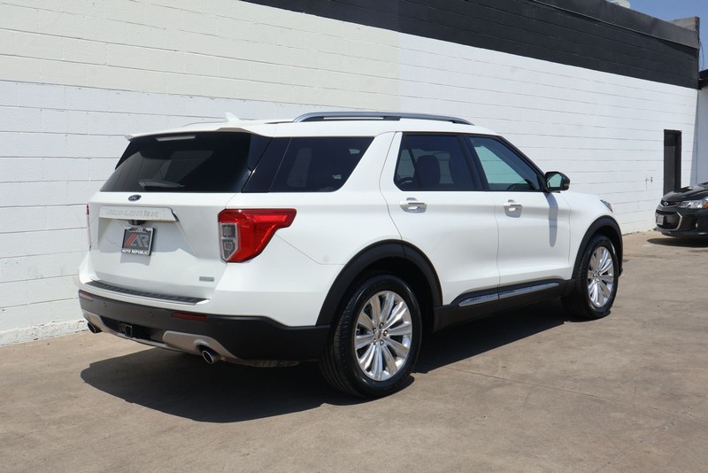 Ford Explorer Vehicle Full-screen Gallery Image 05