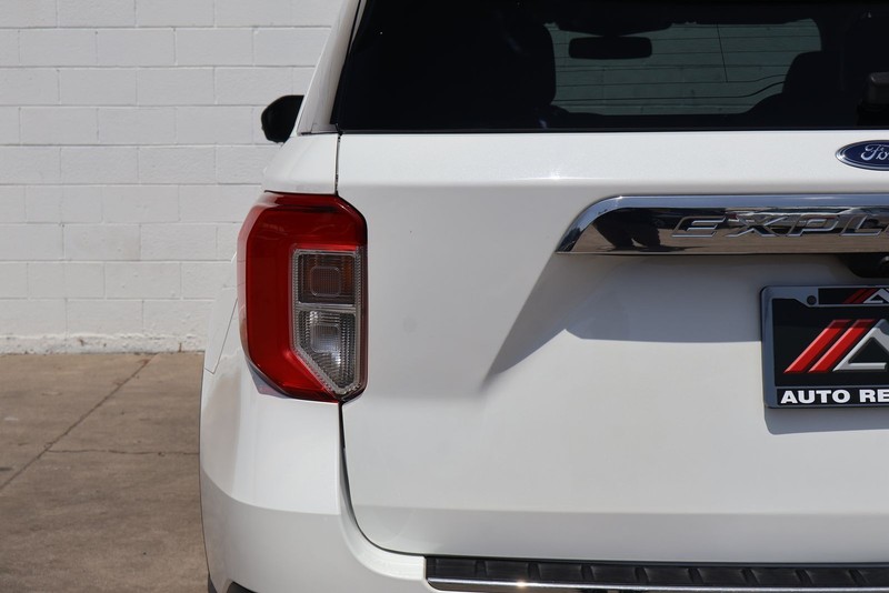Ford Explorer Vehicle Full-screen Gallery Image 07
