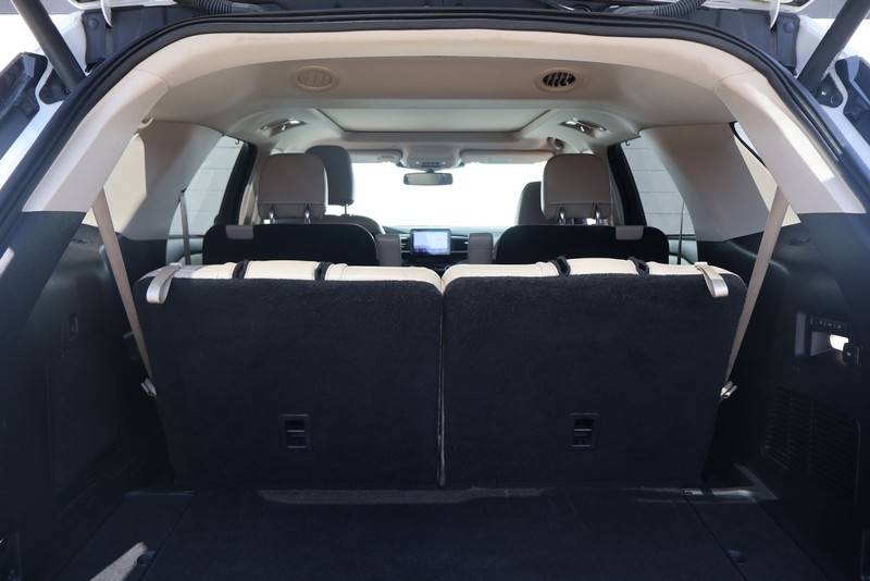 Ford Explorer Vehicle Full-screen Gallery Image 08