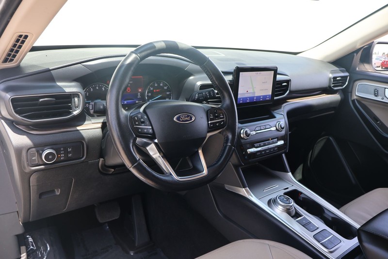 Ford Explorer Vehicle Full-screen Gallery Image 15