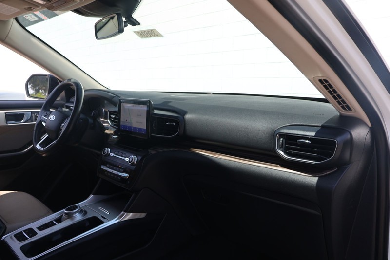 Ford Explorer Vehicle Full-screen Gallery Image 19