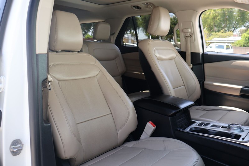 Ford Explorer Vehicle Full-screen Gallery Image 20