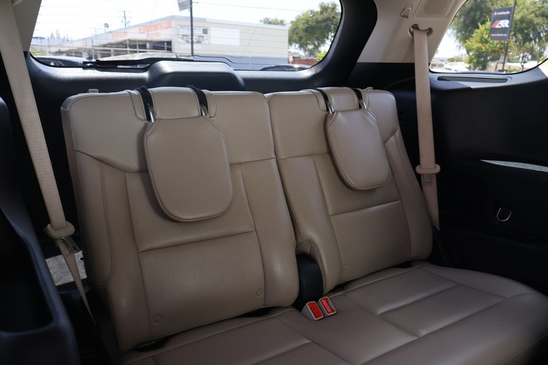 Ford Explorer Vehicle Full-screen Gallery Image 22