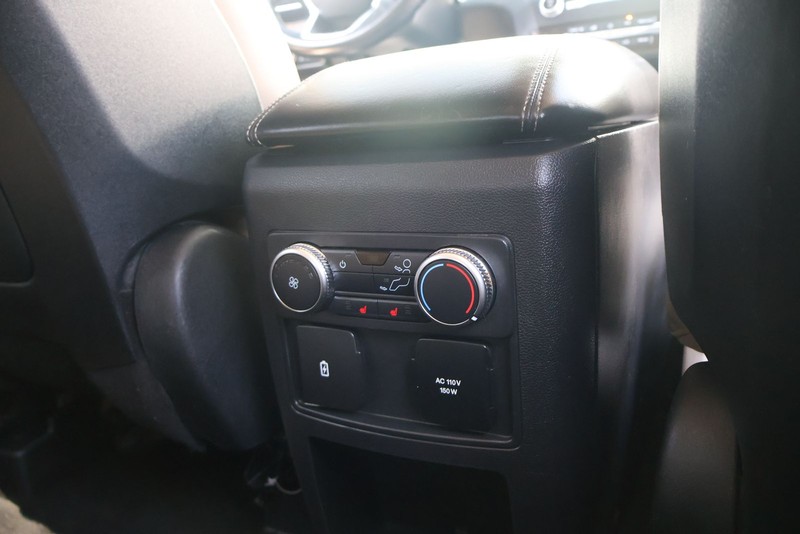 Ford Explorer Vehicle Full-screen Gallery Image 23