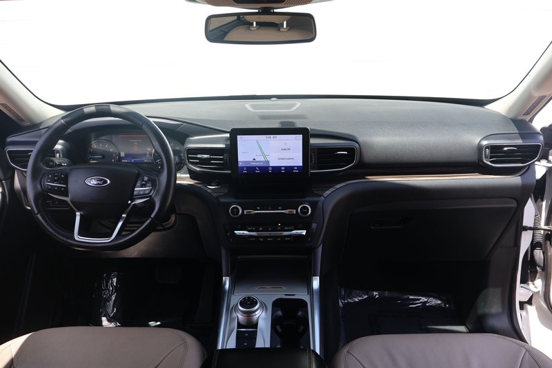 Ford Explorer Vehicle Full-screen Gallery Image 24