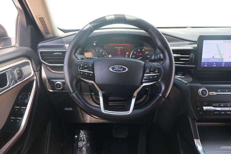 Ford Explorer Vehicle Full-screen Gallery Image 26