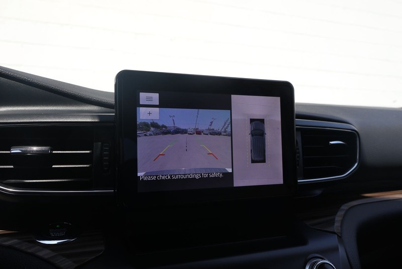 Ford Explorer Vehicle Full-screen Gallery Image 31