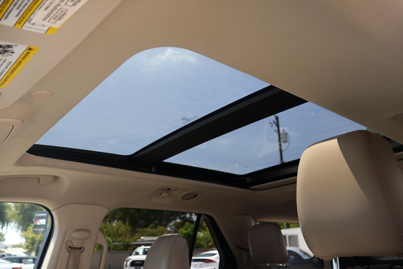Ford Explorer Vehicle Full-screen Gallery Image 34
