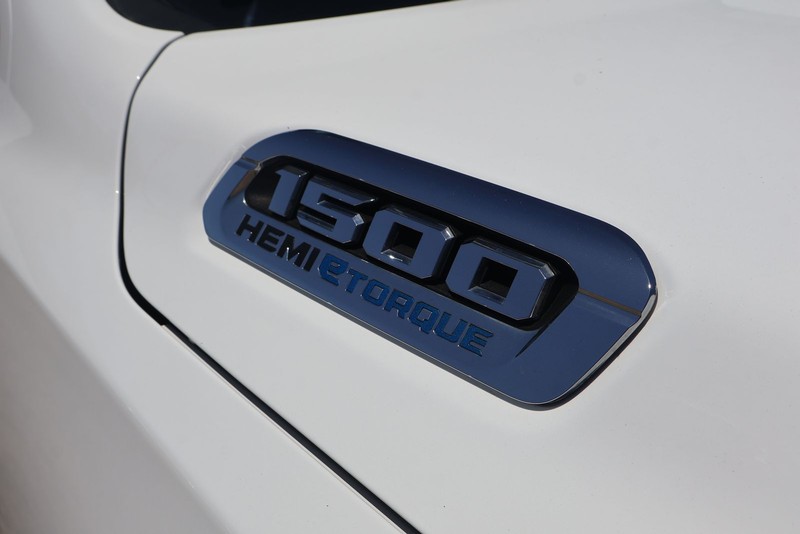 Ram 1500 Vehicle Full-screen Gallery Image 12
