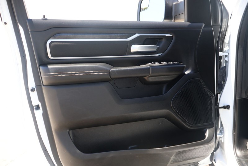 Ram 1500 Vehicle Full-screen Gallery Image 15