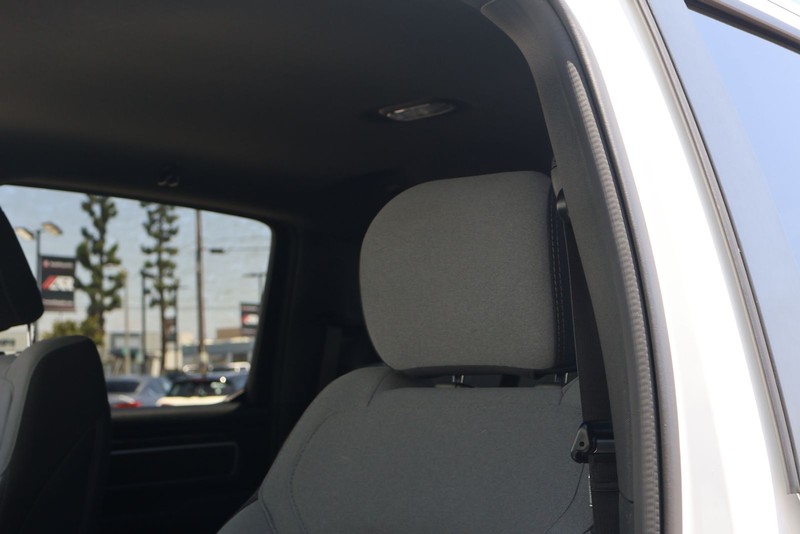 Ram 1500 Vehicle Full-screen Gallery Image 18
