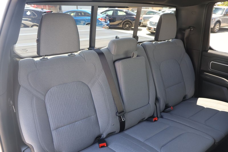 Ram 1500 Vehicle Full-screen Gallery Image 21