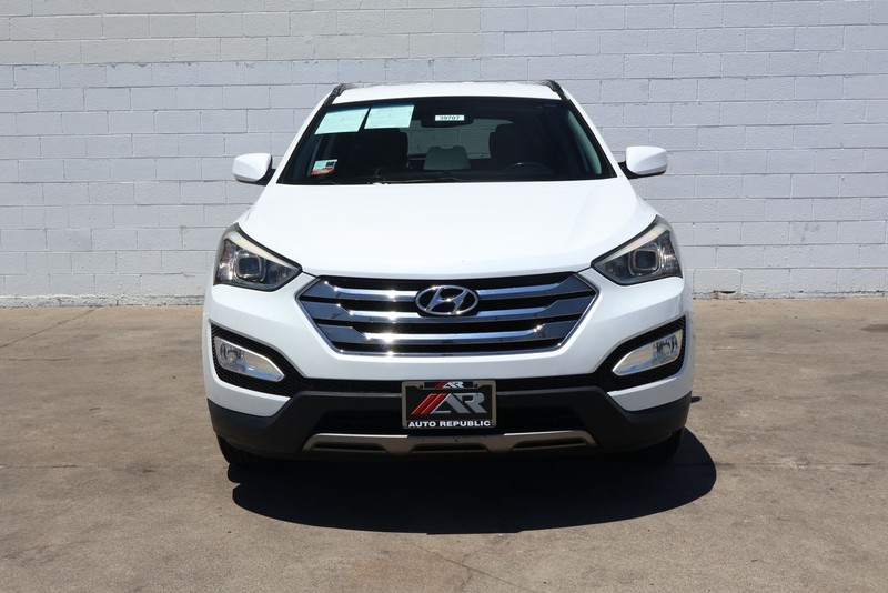 Hyundai Santa Fe Sport Vehicle Full-screen Gallery Image 02