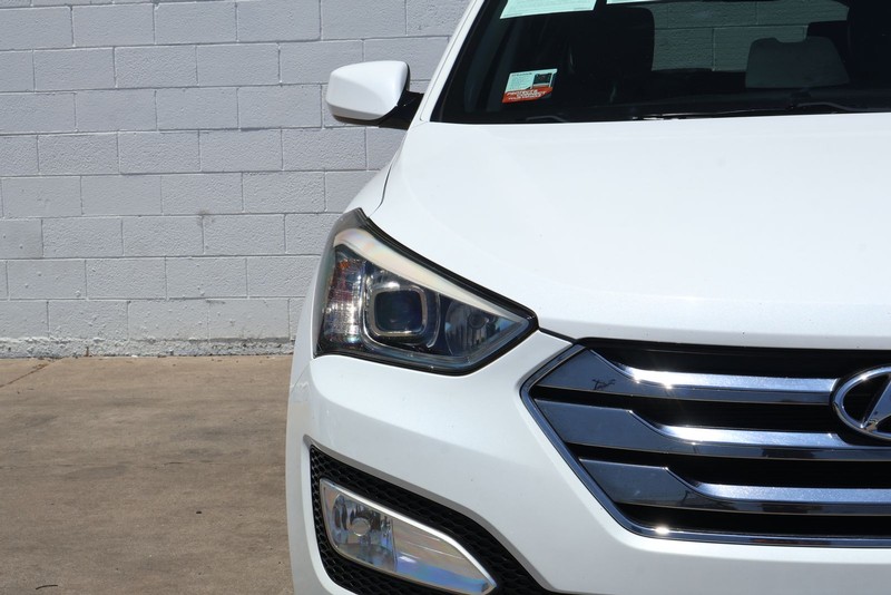 Hyundai Santa Fe Sport Vehicle Full-screen Gallery Image 03